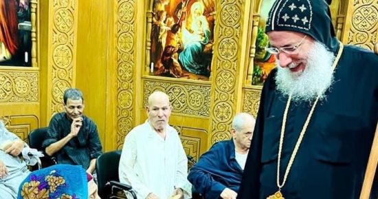 الكنيسة تنظم قداسا للمسنين بشرقى المنيا
