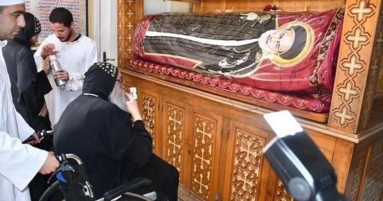 الكنيسة تحتفل بعيد الأنبا أبرآم بديره بالعزب وتدشين أوانى خدمة بالفيوم