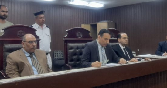 المشدد 15 عاما لسائق وعاطلين بتهمة الشروع فى قتل شخص أثناء سرقته بالقناطر 