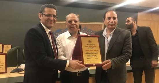 "الصحفيين" تكرم سعيد الشحات لمشاركته فى تحكيم جوائز الصحافة المصرية