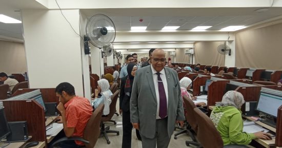 رئيس جامعة الأقصر يتفقد سير أعمال امتحانات نهاية العام بكلية الطب.. صور  