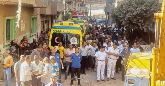 محافظ الدقهلية: توفير إيواء مؤقت ومساعدات للأسر المتضررة بانهيار عقار ميت غمر