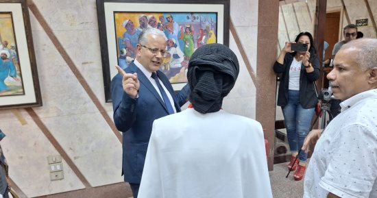 معرض "عاشق الجنوب" بمعهد النقد الفني.. نقطة تلاق بين الفن والحركة النقدية