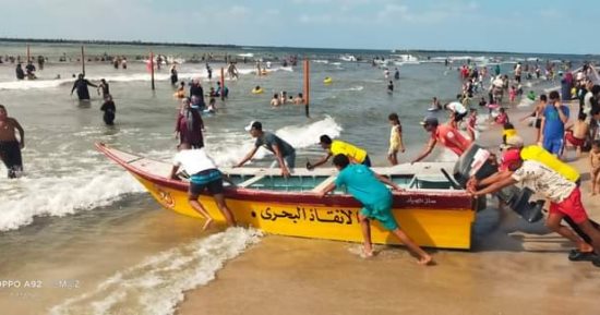 إنقاذ 37 حالة من الغرق على شواطئ رأس البر اليوم