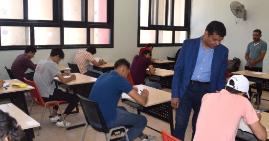 عميد الكلية التكنولوحية بأسيوط يتفقد لجان امتحانات نهاية العام