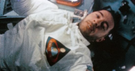 وفاة بيل أندرس رائد فضاء أبولو 8 فى حادث تحطم طائرة.. صاحب صورة شروق الأرض