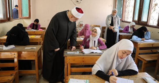 وكيل الأزهر يتفقد لجان اللغة الإنجليزية بمصر الجديدة ويشيد بالتزام الطلاب