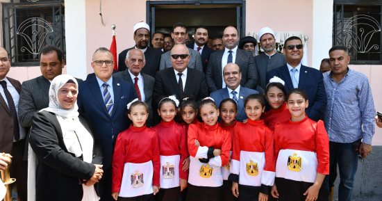محافظ قنا يفتتح مقر فرع توثيق الشهر العقاري بمجمع الألومنيوم بنجع حمادي 