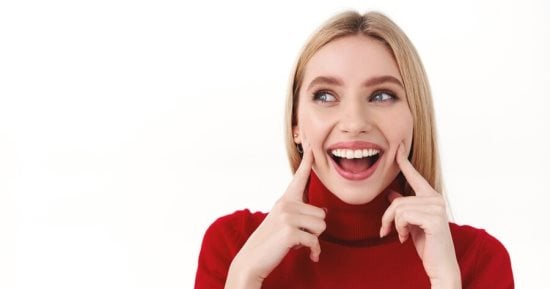 4 مشروبات تسبب اصفرار الأسنان.. قللي منها لابتسامة مثالية 