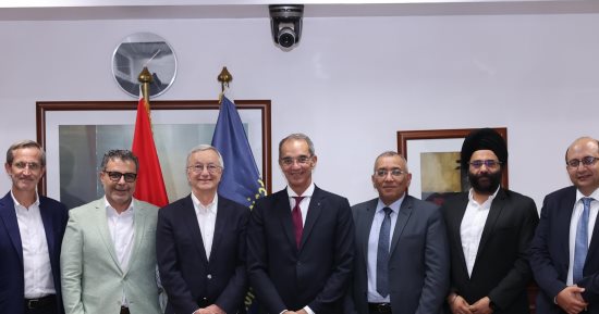 وزير الاتصالات يبحث مع مسئولى نوكيا العالمية خططها التوسعية فى تصنيع الهواتف