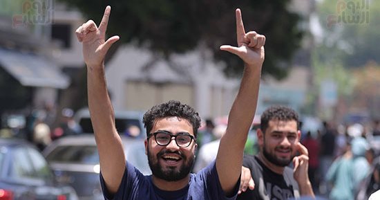 الطلاب يفتتحون امتحانات الثانوية العامة 2024 بالتربية الدينية والوطنية
