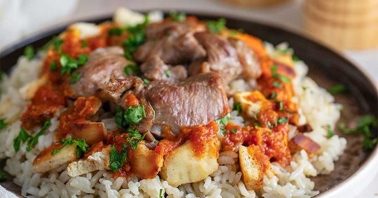 طريقة عمل الفتة بخطوات سريعة.. الطبق الرسمى على سفرة عيد الأضحى