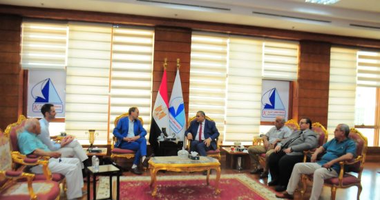 رئيس جامعة كفر الشيخ يستقبل وفدا من جامعة ماسترخت الهولندية لبحث سبل التعاون