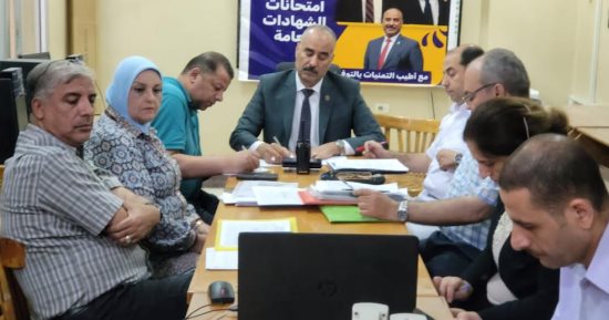 مدير تعليم المنوفية يتابع امتحانات الثانوية العامة من غرفة العمليات