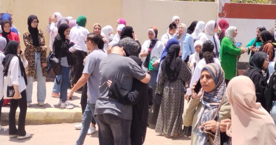 الاقتصاد والإحصاء يرسمان البهجة على وجوه طلاب الثانوية العامة بالقليوبية.. فيديو