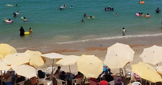 إجازة عيد الأضحى يعنى إسكندرية.. 65% من الشواطئ جاهزة لاستقبال الزائرين.. شواطئ القطاع الغربى تعمل بكامل طاقتها.. و17 شاطئا مغلقا فى القطاع الشرقى لتوسعة الكورنيش ما عدا البوريفاج والحجز إلكترونى.. فيديو وصور