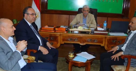 رئيس جامعة المنوفية يطالب عمداء الكليات بسرعة إنهاء إجراءات التقدم لعضوية اللجان