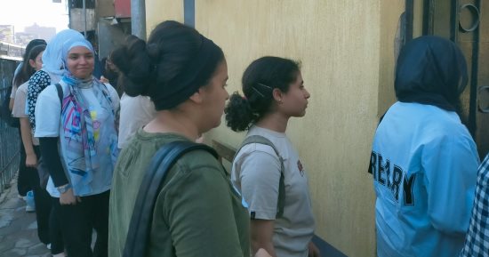 تفتيش ذاتى ومنع دخول الموبايل بلجان الثانوية العامة بالقاهرة.. صور 
