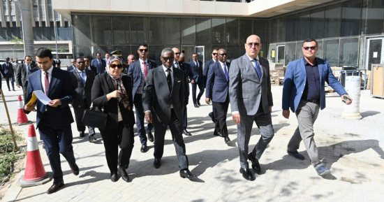 وزير الإسكان يشرح لنائب رئيس جمهورية غينيا الاستوائية جهود إنشاء العاصمة الإدارية الجديدة