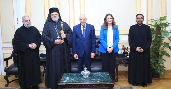 محافظ الجيزة يستقبل وفود الكنائس للتهنئة بعيد الأضحى