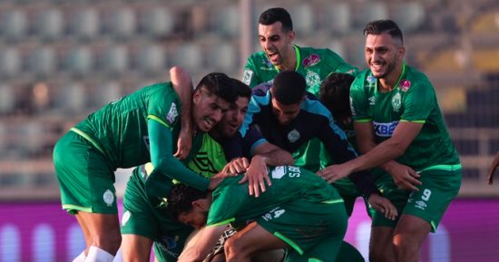 الرجاء يتوج بلقب الدوري المغربي بعد موسم بلا هزيمة