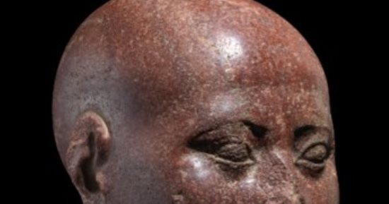 دار كريستيز تعرض تمثالا لكاهن مصري للبيع.. اعرف ثمنه