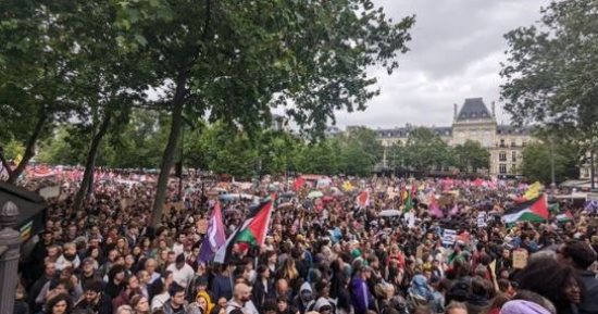 مظاهرات حاشدة فى باريس وعدة مدن فرنسية ضد اليمين المتطرف
