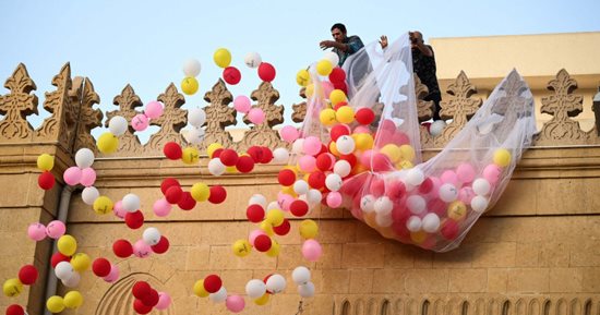 أول صلاة عيد بعد تطوير الجامع.. ساحة السيدة زينب تستقبل آلاف المواطنين