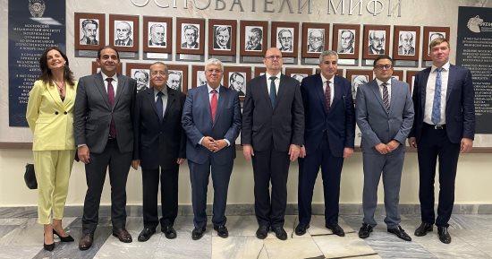 وزير التعليم العالى يزور الجامعة الوطنية للأبحاث النووية ومعهد موسكو للعمارة