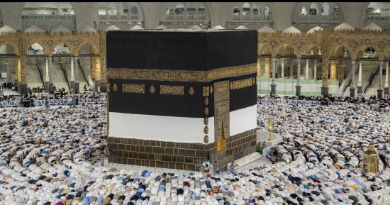 الحرم المكى يفتح أبوابه لمعتمرى رمضان.."الذكاء الاصطناعي" لخدمات المعتمرين.. الصحة: تشدد على تلقى لقاح الحمى الشوكية لراغبي أداء المناسك.. مناخ استثنائي للشهر الفضيل بمكة.. وبرامج خاصة لإفطار الصائمين