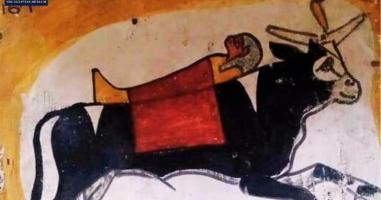مقتنيات المتحف المصرى.. الثور أبيس يحمل مومياء المتوفى إلى المقبرة