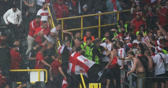  خناقة شوارع بين جماهير تركيا وجورحيا فى يورو 2024