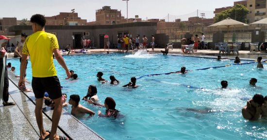مدير شباب القليوبية يتفقد 14 حمام سباحة ويغلق إحداها بالخانكة