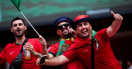 Portugal contre République tchèque… les supporters enflamment l’ambiance du match avant le sommet de l’Euro 2024 « Vidéo ».