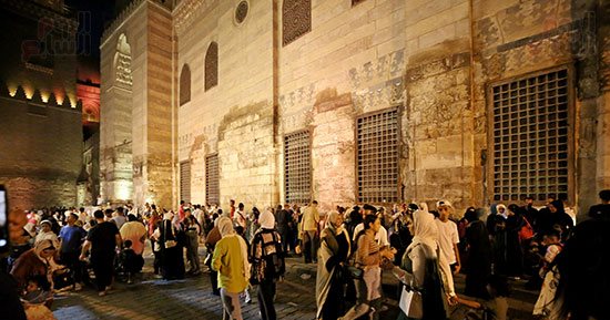 شارع المعز.. متحف مصر المفتوح يتألق ليلا.. صور