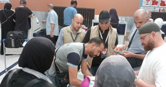أولى رحلات عودة حجاج السياحة من المدينة المنورة تصل اليوم إلى أرض الوطن