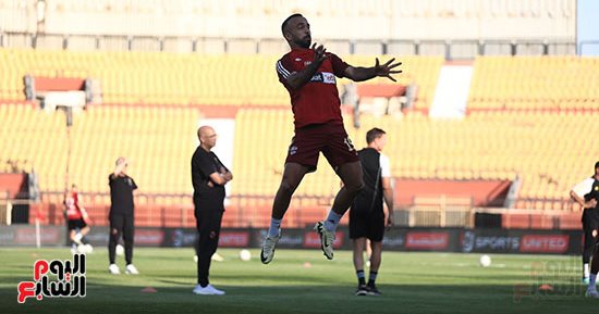 30 دقيقة.. الأهلى يتقدم على الداخلية بهدف أفشة