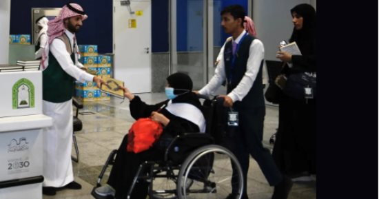 حجاج لا يزالون فى رحاب المدينة.. أكثر من 300 متطوع لخدمة ضيوف الرحمن.. تكثيف الخدمات بالمسجد النبوى وإجراءات لوقاية الزائرين من حرارة الصيف.. توزيع 52.752 نسخة من المصحف للحجاج.. ورحلات المغادرة مستمرة