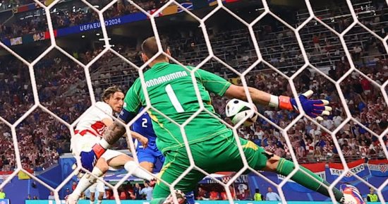 كرواتيا ضد إيطاليا.. مودريتش يهدر ركلة جزاء ويسجل بعدها بدقيقة “فيديو”