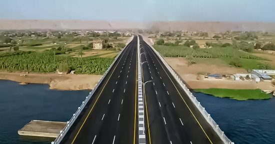 11 عاما على ذكرى 30 يونيو.. محاور الطرق شرايين حياة جديدة فى سوهاج.. سهلت انتقال المواطنين ووفرت آلاف من فرص العمل.. شكلت تجمعات عمرانية وساعدت على فتح آفاق جديدة للتنمية.. وتكلفتها تخطت 4 مليارات جنيه.. صور
