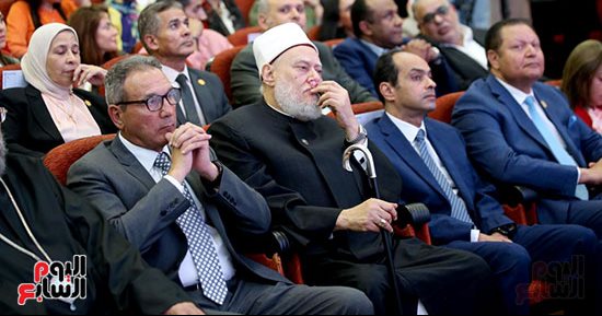 عميد "طب عين شمس" يطالب وزير التعليم العالى بدعم إنشاء المدينة الطبية