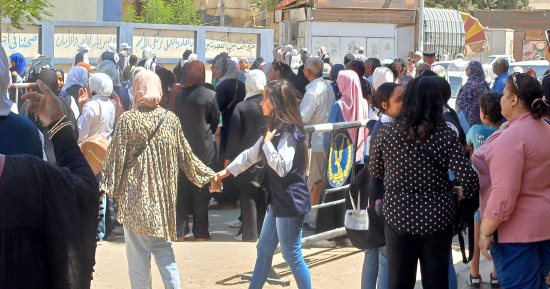 سعادة بين طلاب الثانوية العامة بأسوان من امتحان اللغة الأجنبية الثانية.. فيديو