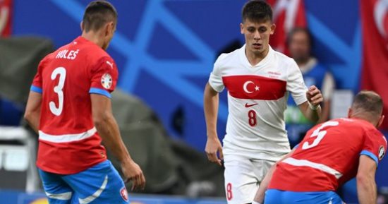 يورو 2024 .. طرد لاعب التشيك فى شوط أول سلبى ضد تركيا