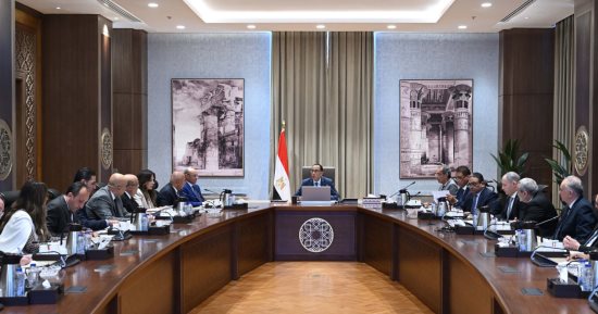 رئيس الوزراء يتابع موقف عمل شركات النقل التشاركي بنظام تكنولوجيا المعلومات