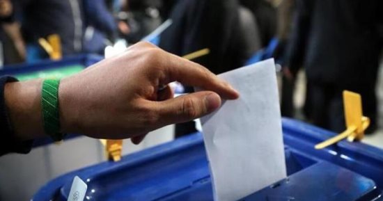 الإيرانيون يتوجهون اليوم إلى صناديق الاقتراع لاختيار خليفة إبراهيم رئيسى من بين 4 مرشحين.. 138 سفارة فى الخارج تفتح أبوابها أمام المقترعين.. وتوقع تفتيت أصوات المحافظين ونسبة المشاركة تمثل التحدى الأكبر للنظام