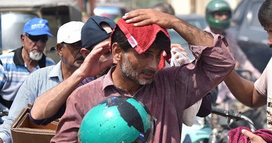ارتفاع عدد الوفيات بسبب موجة الحر فى باكستان