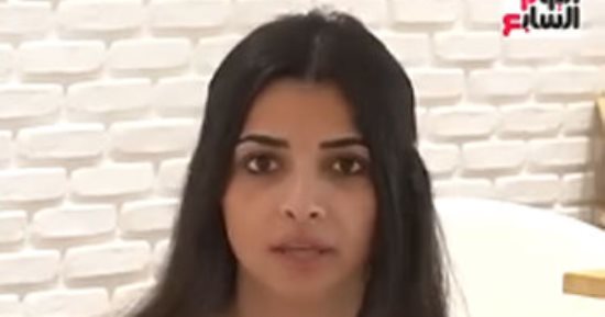 بلوجر تقاضى فيسبوك لوضعه شارة سوداء على صفحتها.. فيديو