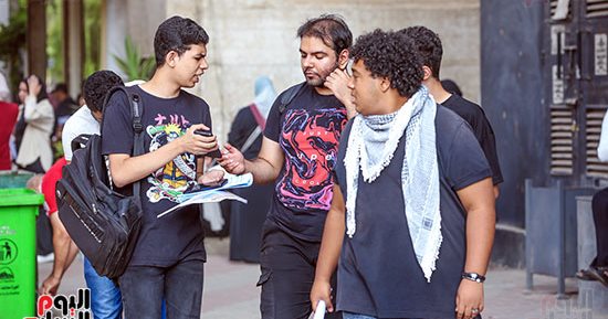 قطار الثانوية العامة يصل محطة اللغة الإنجليزية بسوهاج.. فيديو