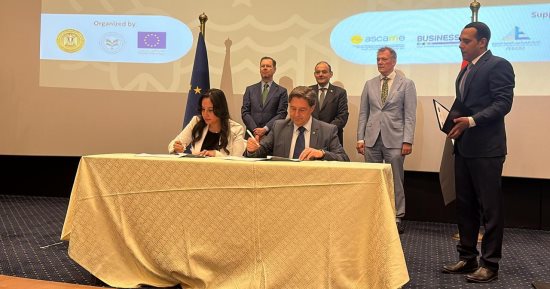 وزير الصناعة يشهد توقيع تعاون بين مبادرة ابدأ ومجموعة مون دراجون الإسبانية