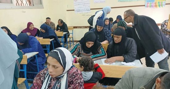 مصر بلا أمية.. رئيس فرع تعليم الكبار بالقليوبية: محو أمية 34500 دارس خلال العام الماضى بنسبة 84%.. ورئيس جامعة بنها: ندعم خطط الدولة وساهمنا فى محو أمية 1499 مواطنا.. صور